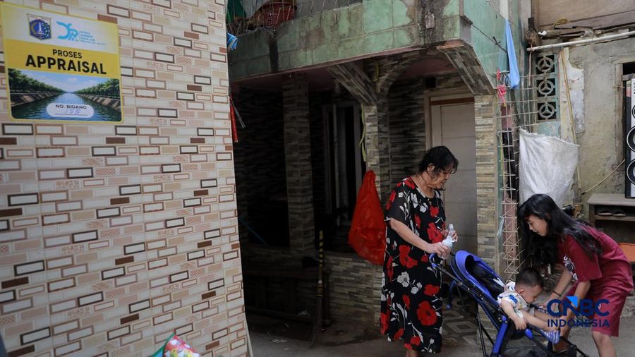 Sejumlah rumah di RW 03, Kelurahan Cawang, Kramat Jati, Jakarta Timur, mulai dibongkar pada Rabu (15/7/2026), sebagai bagian dari proyek normalisasi Kali Ciliwung. Pembongkaran ini menjadi tahapan awal upaya Pemerintah Provinsi DKI Jakarta mempercepa