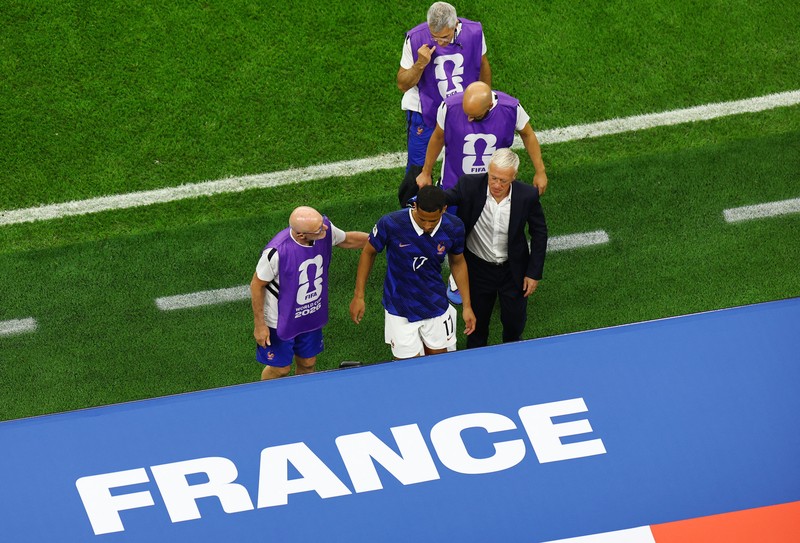Pedro Porro merayakan kemenangan usai Spanyol memastikan lolos ke final Piala Dunia FIFA 2026 setelah mengalahkan Prancis pada laga semifinal di Dallas Stadium, Arlington, Texas, Amerika Serikat, Selasa (14/7/2026). (REUTERS/Albert Gea)