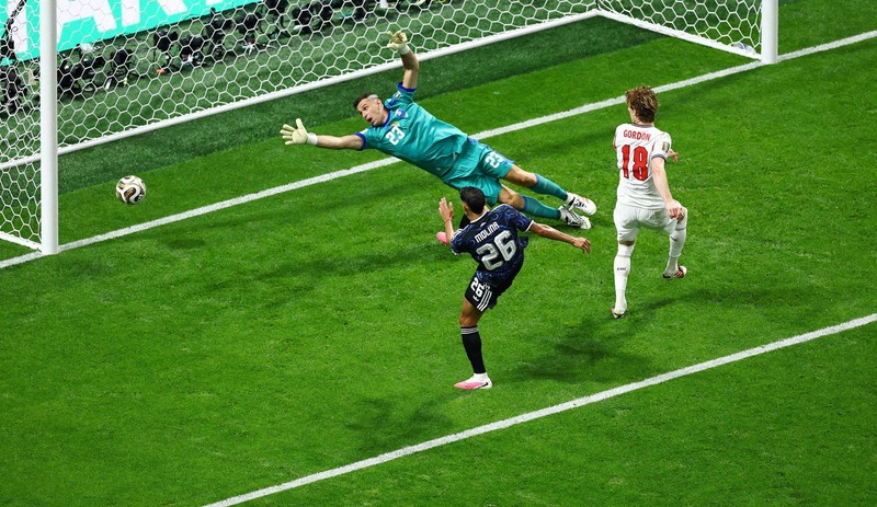 Lionel Messi merayakan kemenangan usai Argentina memastikan lolos ke final Piala Dunia FIFA 2026 setelah mengalahkan Inggris pada laga semifinal di Atlanta Stadium, Atlanta, Georgia, Amerika Serikat, Rabu (15/7/2026). (REUTERS/Dylan Martinez)