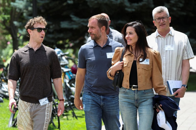 Chief Operating Officer Meta, Javier Olivan, profesional bisnis Meta dan mantan Chief Financial Officer, David Wehner, CEO Meta, Mark Zuckerberg, dan Presiden sekaligus Wakil Ketua Meta, Dina Powell McCormick, menghadiri Konferensi Media dan Teknologi Sun Valley tahunan Allen and Co. di Sun Valley Resort di Sun Valley, Idaho, AS, 9 Juli 2026. (REUTERS/Brendan McDermid)