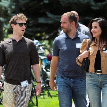 Chief Operating Officer Meta, Javier Olivan, profesional bisnis Meta dan mantan Chief Financial Officer, David Wehner, CEO Meta, Mark Zuckerberg, dan Presiden sekaligus Wakil Ketua Meta, Dina Powell McCormick, menghadiri Konferensi Media dan Teknolog