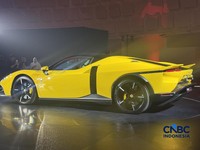 Ferrari resmi memperkenalkan mahakarya terbarunya, Ferrari 849 Testarossa dalam Premiere Peluncuran Ferrari 849 Testarossa di kawasan Pantai Indah Kapuk, Kamis (16/7/2026). (CNBC Indonesia/Lynda Hasibuan)