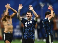 Lionel Messi merayakan kemenangan usai Argentina memastikan lolos ke final Piala Dunia FIFA 2026 setelah mengalahkan Inggris pada laga semifinal di Atlanta Stadium, Atlanta, Georgia, Amerika Serikat, Rabu (15/7/2026). (REUTERS/Dylan Martinez)
