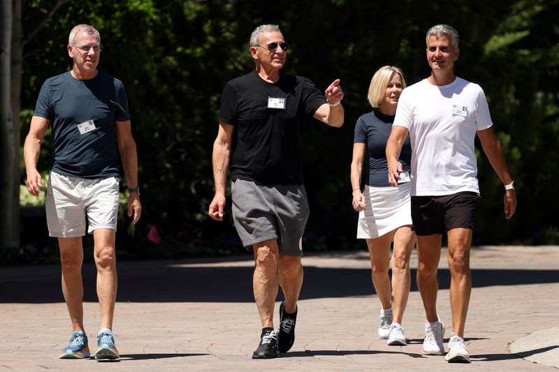 Chief Operating Officer Meta, Javier Olivan, profesional bisnis Meta dan mantan Chief Financial Officer, David Wehner, CEO Meta, Mark Zuckerberg, dan Presiden sekaligus Wakil Ketua Meta, Dina Powell McCormick, menghadiri Konferensi Media dan Teknologi Sun Valley tahunan Allen and Co. di Sun Valley Resort di Sun Valley, Idaho, AS, 9 Juli 2026. (REUTERS/Brendan McDermid)