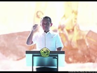 Menteri ESDM, Bahlil Lahadalia Saat menyampaikan laporan jelang Groundbreaking Proyek Strategis Nasional Liquefied Natural Gas (LNG) Abadi Masela, Maluku, Kamis (16/7/2026). (Tangkapan Layar Youtube/Sekretariat Presiden)