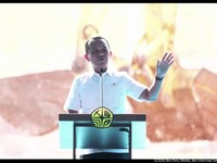 Menteri ESDM, Bahlil Lahadalia Saat menyampaikan laporan jelang Groundbreaking Proyek Strategis Nasional Liquefied Natural Gas (LNG) Abadi Masela, Maluku, Kamis (16/7/2026). (Tangkapan Layar Youtube/Sekretariat Presiden)