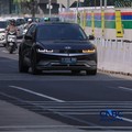 Mobil listrik melintasi ruas Jalan M.H Thamrin di Jakarta, Kamis (16/7/2026). (CNBC Indonesia/Faisal Rahman)