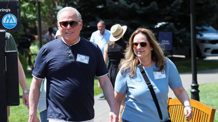 Presiden dan CEO Warner Bros Discovery Inc., David Zaslav, dan istrinya, Pam Zaslav, menghadiri Konferensi Media dan Teknologi tahunan Allen and Co. Sun Valley di Sun Valley Resort di Sun Valley, Idaho, AS, pada 8 Juli 2026.