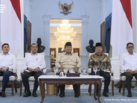 Presiden Prabowo Subianto saat menyaksikan Groundbreaking Proyek Strategis Nasional Liquefied Natural Gas (LNG) Abadi Masela yang disaksikan di Istana Negara, Jakarta, Kamis (16/7/2026). (Tangkapan Layar Youtube/Sekretariat Presiden)