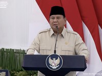 Presiden Prabowo Subianto saat menyampaikan sambutan dalam groundbreaking Proyek Strategis Nasional Liquefied Natural Gas (LNG) Abadi Masela, Maluku, Kamis (16/7/2026). (Tangkapan Layar Youtube/Sekretariat Presiden)