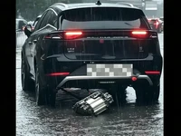 Viral Komponen Mobil BYD Terlepas saat banjir. (Dok. Carnewschina)