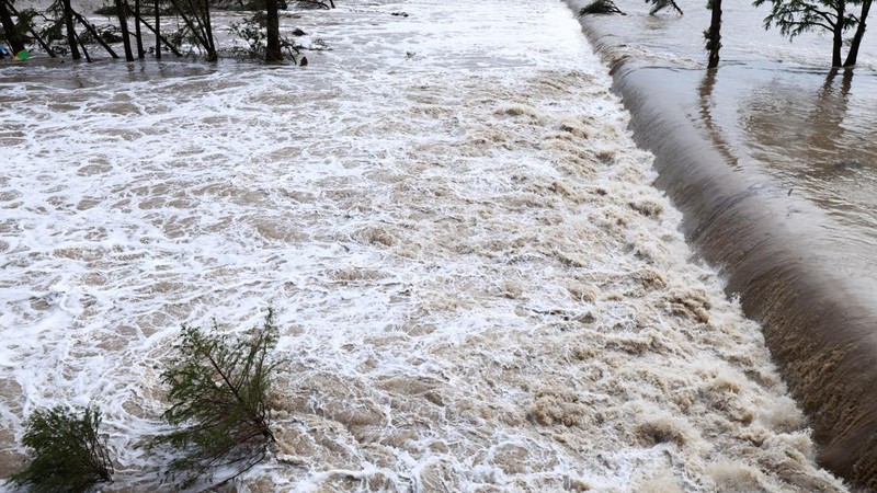 Banjir katastrofik kembali melanda Texas Tengah akibat meluapnya Sungai Guadalupe, Jumat (17/7/2026). (REUTERS/Kaylee Greenlee)