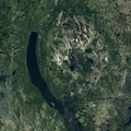 Lubang besar yang ditemukan di Google Maps pada tahun 2024 ini sebenarnya adalah kawah tumbukan meteor berusia 390 juta tahun. (Dok. Google Earth)