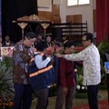 Menteri Keuangan (Menkeu) Purbaya Yudhi Sadewa secara resmi membuka rangkaian kegiatan Pasar Rakyat UMi Tahun 2026 di Sasana Hinggil Dwi Abad, Keraton Yogyakarta pada Kamis (16/07). (Istimewa)