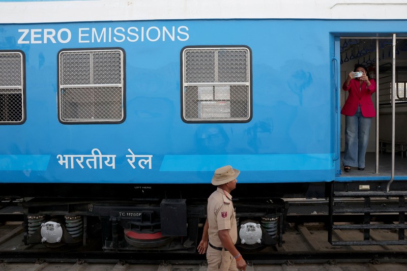 Namo Green Rail, kereta bertenaga hidrogen pertama di India, saat kunjungan media menjelang peresmiannya oleh Perdana Menteri Narendra Modi di Jind, Haryana, India, 16 Juli 2026. (REUTERS/Bhawika Chhabra)