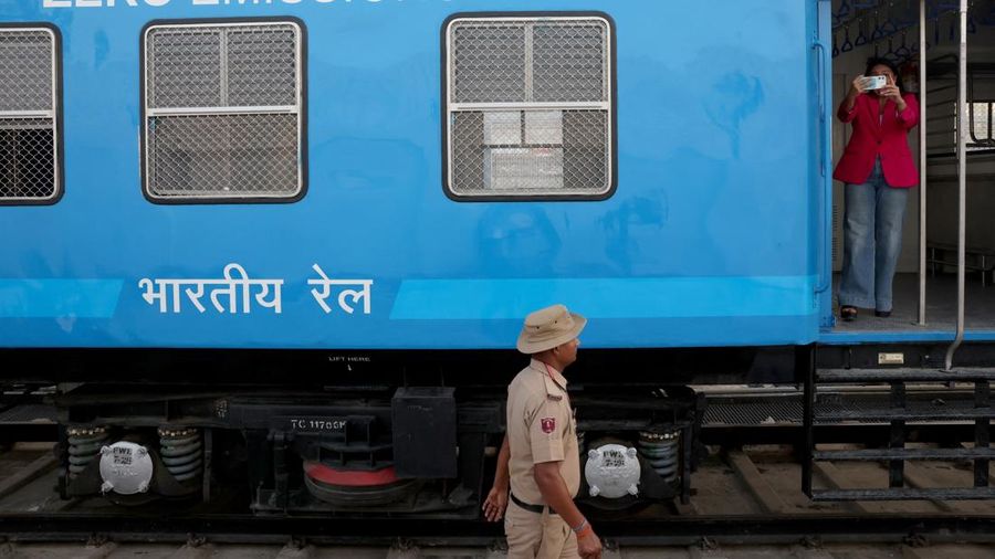 Namo Green Rail, kereta bertenaga hidrogen pertama di India, saat kunjungan media menjelang peresmiannya oleh Perdana Menteri Narendra Modi di Jind, Haryana, India, 16 Juli 2026. (REUTERS/Bhawika Chhabra)