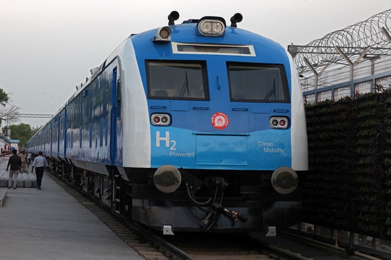 Namo Green Rail, kereta bertenaga hidrogen pertama di India, saat kunjungan media menjelang peresmiannya oleh Perdana Menteri Narendra Modi di Jind, Haryana, India, 16 Juli 2026. (REUTERS/Bhawika Chhabra)