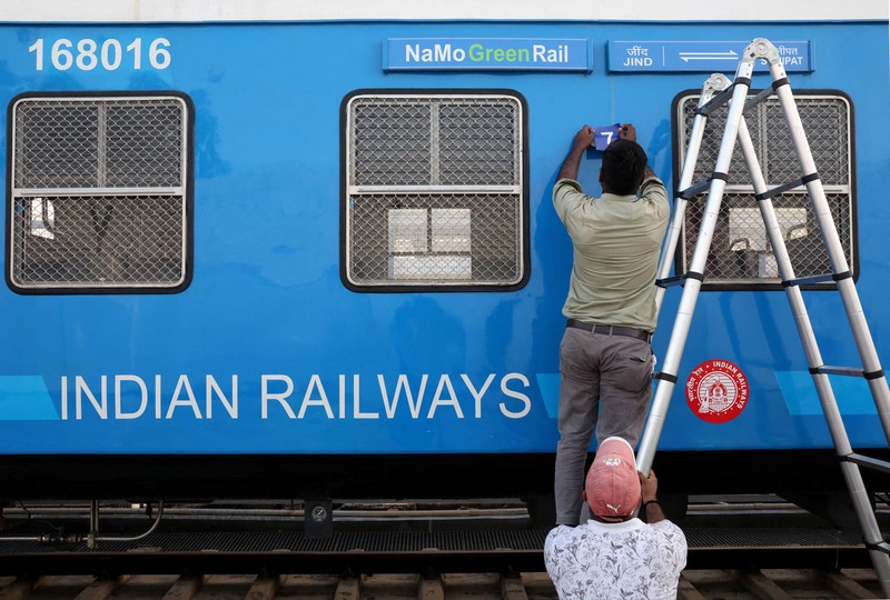 Namo Green Rail, kereta bertenaga hidrogen pertama di India, saat kunjungan media menjelang peresmiannya oleh Perdana Menteri Narendra Modi di Jind, Haryana, India, 16 Juli 2026. (REUTERS/Bhawika Chhabra)