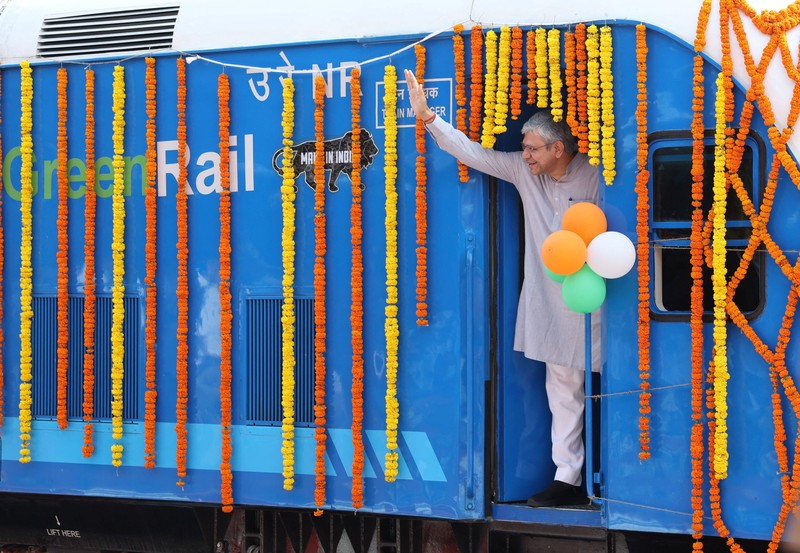 Namo Green Rail, kereta bertenaga hidrogen pertama di India, saat kunjungan media menjelang peresmiannya oleh Perdana Menteri Narendra Modi di Jind, Haryana, India, 16 Juli 2026. (REUTERS/Bhawika Chhabra)