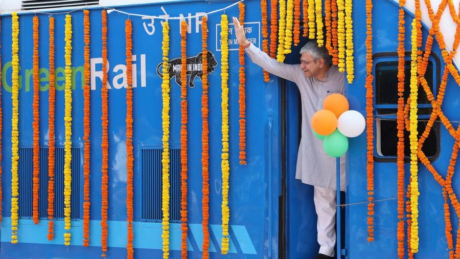 Namo Green Rail, kereta bertenaga hidrogen pertama di India, saat kunjungan media menjelang peresmiannya oleh Perdana Menteri Narendra Modi di Jind, Haryana, India, 16 Juli 2026. (REUTERS/Bhawika Chhabra)