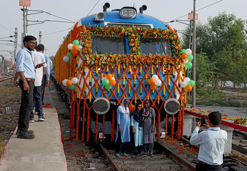 Namo Green Rail, kereta bertenaga hidrogen pertama di India, saat kunjungan media menjelang peresmiannya oleh Perdana Menteri Narendra Modi di Jind, Haryana, India, 16 Juli 2026. (REUTERS/Bhawika Chhabra)