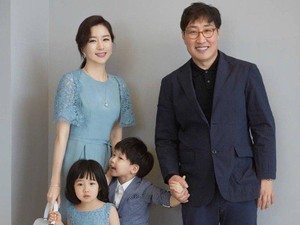 Lee Young Ae & Suami CEO Menolak Tua, Visual di Usia 75 Tahun Masih Bugar