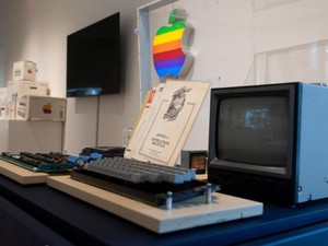 Kisah Pendiri Apple Jual Kalkulator dan Mobil untuk Modal Apple-1