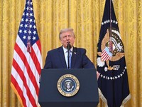 Presiden AS Donald Trump berbicara tentang keamanan pemilu selama pidato kenegaraan dari Ruang Timur Gedung Putih di Washington, D.C., AS, 16 Juli 2026. (SAUL LOEB/Pool via REUTERS)