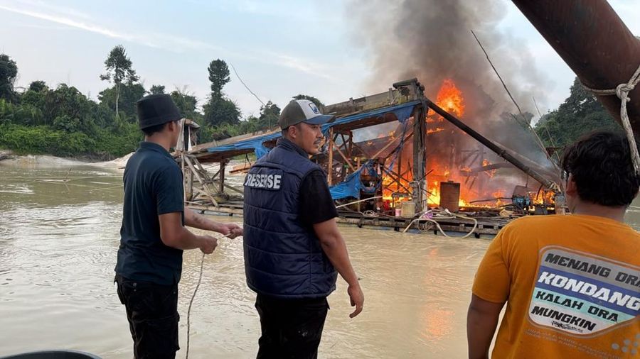 Satuan Reserse Kriminal (Satreskrim) Polres Kampar berhasil mengungkap dugaan tindak pidana pertambangan mineral dan batubara (Minerba) berupa aktivitas Penambangan Emas Tanpa Izin (PETI) di wilayah Desa Suka Makmur, Kecamatan Gunung Sahilan, Kabupat