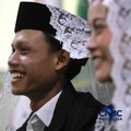 Sepasang calon pengantin Azril 24 tahun dan Julia 23 tahun menjalani prosesi akad nikah di KUA Tebet, Jakarta, Jumat, (17/7/2026). (CNBC Indonesia/Muhammad Sabki)