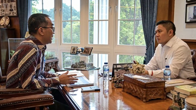 Beasiswa Garuda Jadi Fokus Pembahasan Seskab Teddy dan Mendikti Brian
