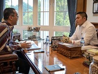 Seskab Teddy Indra Wijaya menerima Menteri Pendidikan Tinggi, Sains, dan Teknologi, Brian Yuliarto pada Kamis (16/7/2026). (Tangkapan layar Instagram/ @sekertariat.kabinet)