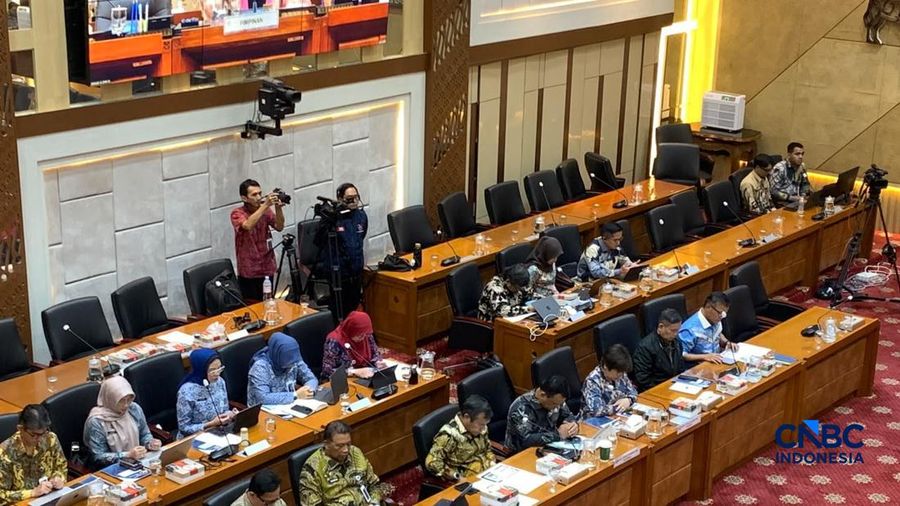 Suasana Rapat Dengar Pendapat Komisi IX DPR dengan Badan Gizi Nasional di ruang rapat Komisi IX DPR, Senayan, Jakarta Pusat, Jumat (17/6/2026). (CNBC Indonesia/Fergie Nadira)