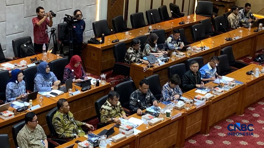 Suasana Rapat Dengar Pendapat Komisi IX DPR dengan Badan Gizi Nasional di ruang rapat Komisi IX DPR, Senayan, Jakarta Pusat, Jumat (17/6/2026). (CNBC Indonesia/Fergie Nadira)