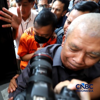Potret Don Ritto Dibawa ke Kejaksaan, Pakai Rompi Oranye