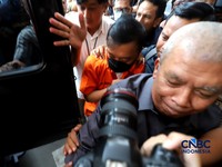 Potret Don Ritto Dibawa ke Kejaksaan, Pakai Rompi Oranye