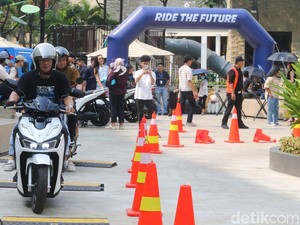 Begini Sistem dan Biaya Sewa Baterai Motor Listrik VinFast