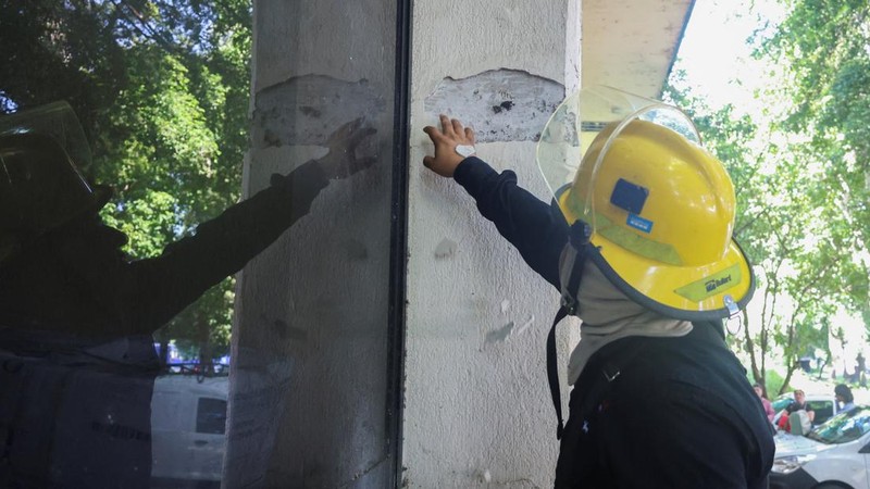Gempa bumi kuat berkekuatan magnitudo (M) 7,3 mengguncang wilayah selatan Meksiko pada Jumat (17/7/2026) waktu setempat dan getarannya terasa hingga negara-negara tetangga seperti Guatemala dan El Salvador. (REUTERS/Damian Sanchez)
