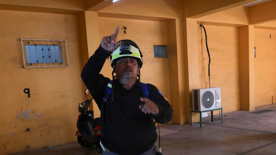 Gempa bumi kuat berkekuatan magnitudo (M) 7,3 mengguncang wilayah selatan Meksiko pada Jumat (17/7/2026) waktu setempat dan getarannya terasa hingga negara-negara tetangga seperti Guatemala dan El Salvador. (REUTERS/Damian Sanchez)