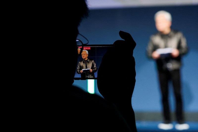 Jaket kulit milik CEO Nvidia Jensen Huang terjual di pelelangan seharga US$960.000 atau sekitar Rp17 miliar. Salah satu jaket kulit Huang itu dilelang di Sotheby's pada Jumat (17/7/2026) dan diperebutkan oleh 45 penawar. (REUTERS/Manami Yamada)
