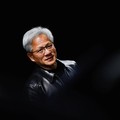 Jaket kulit milik CEO Nvidia Jensen Huang terjual di pelelangan seharga US$960.000 atau sekitar Rp17 miliar. Salah satu jaket kulit Huang itu dilelang di Sotheby's pada Jumat (17/7/2026) dan diperebutkan oleh 45 penawar. (REUTERS/Manami Yamada)