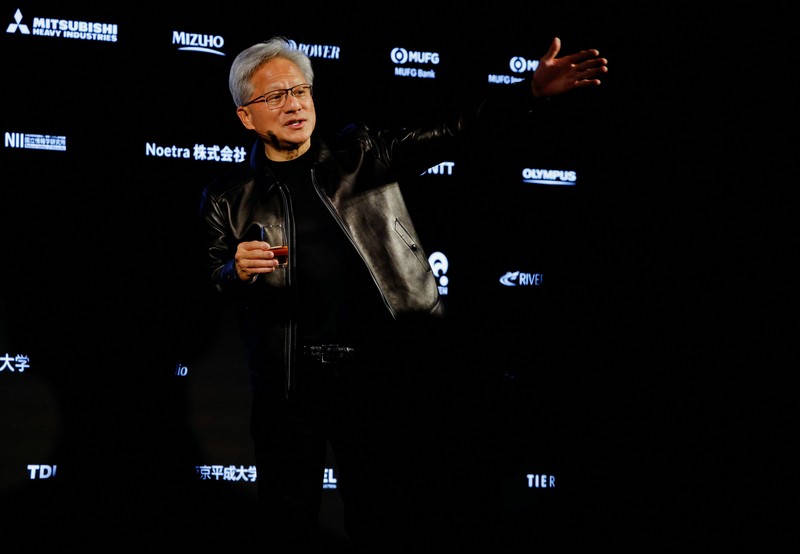 Jaket kulit milik CEO Nvidia Jensen Huang terjual di pelelangan seharga US$960.000 atau sekitar Rp17 miliar. Salah satu jaket kulit Huang itu dilelang di Sotheby's pada Jumat (17/7/2026) dan diperebutkan oleh 45 penawar. (REUTERS/Manami Yamada)