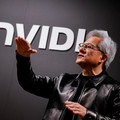 Jaket kulit milik CEO Nvidia Jensen Huang terjual di pelelangan seharga US$960.000 atau sekitar Rp17 miliar. Salah satu jaket kulit Huang itu dilelang di Sotheby's pada Jumat (17/7/2026) dan diperebutkan oleh 45 penawar. (REUTERS/Manami Yamada)