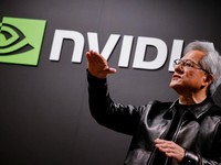 Jaket kulit milik CEO Nvidia Jensen Huang terjual di pelelangan seharga US$960.000 atau sekitar Rp17 miliar. Salah satu jaket kulit Huang itu dilelang di Sotheby's pada Jumat (17/7/2026) dan diperebutkan oleh 45 penawar. (REUTERS/Manami Yamada)