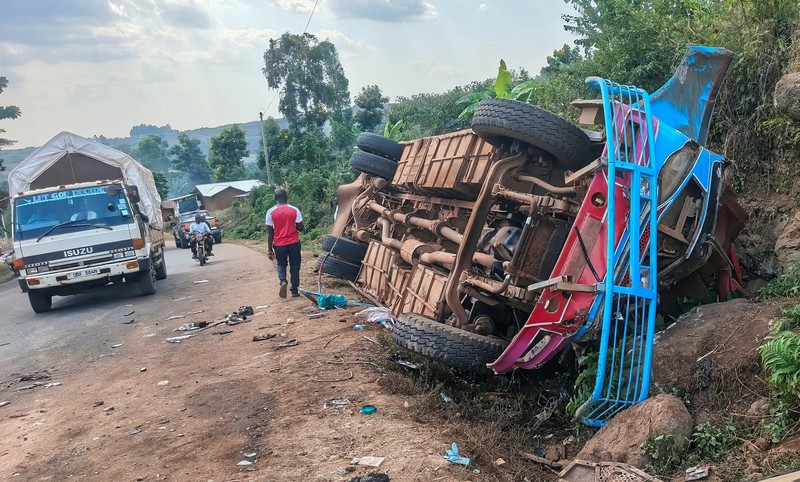 Kecelakaan bus Sekolah Dasar King David yang menewaskan anak-anak sekolah dalam perjalanan pulang dari kunjungan pendidikan ke Air Terjun Sipi; di desa Chekwatit di distrik Kapchorwa, Uganda, Jumat (17/7/2026). (REUTERS/Stringer)