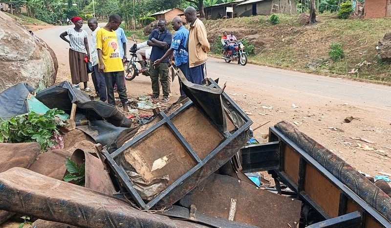 Kecelakaan bus Sekolah Dasar King David yang menewaskan anak-anak sekolah dalam perjalanan pulang dari kunjungan pendidikan ke Air Terjun Sipi; di desa Chekwatit di distrik Kapchorwa, Uganda, Jumat (17/7/2026). (REUTERS/Stringer)