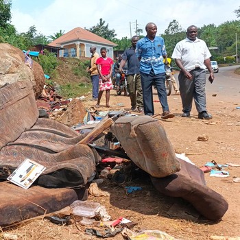 Kecelakaan bus Sekolah Dasar King David yang menewaskan anak-anak sekolah dalam perjalanan pulang dari kunjungan pendidikan ke Air Terjun Sipi; di desa Chekwatit di distrik Kapchorwa, Uganda, Jumat (17/7/2026). (REUTERS/Stringer)