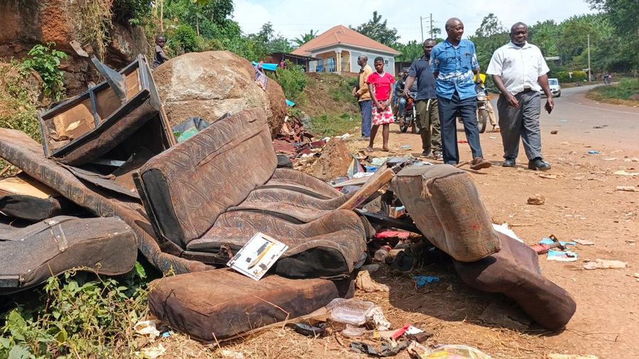 Kecelakaan bus Sekolah Dasar King David yang menewaskan anak-anak sekolah dalam perjalanan pulang dari kunjungan pendidikan ke Air Terjun Sipi; di desa Chekwatit di distrik Kapchorwa, Uganda, Jumat (17/7/2026). (REUTERS/Stringer)