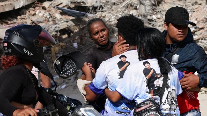 Korban tewas akibat gempa bumi dahsyat yang melanda Venezuela pada Juni lalu bertambah menjadi 5.069 jiwa. Selain itu, lebih dari 21.000 orang lainnya masih berada di pengungsian, Sabtu (18/7/2026). (REUTERS/Gaby Oraa)
