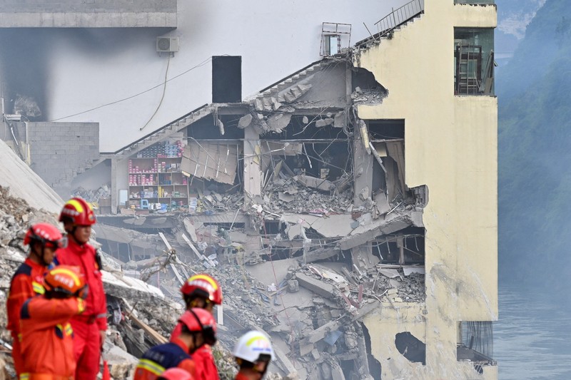 Longsor menerjang Kabupaten Otonom Pengshui Miao dan Tujia di Chongqing, China, pada Jumat (17/7/2026) pagi. (VIA REUTERS/cnsphoto)